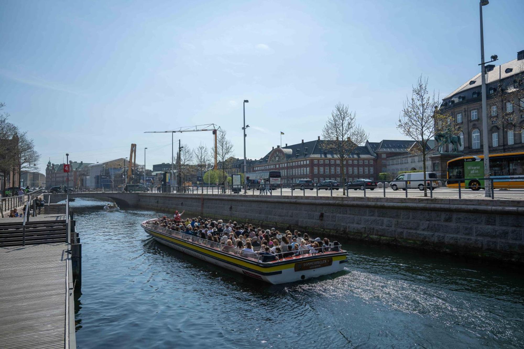 Large With Canal View In Cph Copenaghen